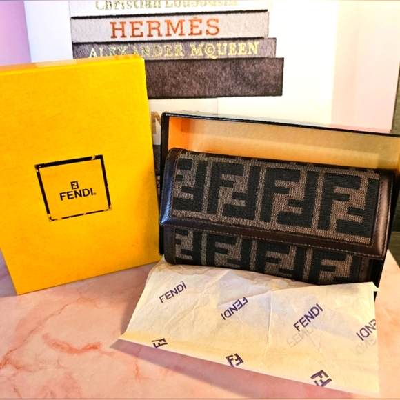 ✨ Fendi Zucca EUC Print FF Trifold Compact Wallet - Vintage Chic Eleganc… - Picture 1 of 16